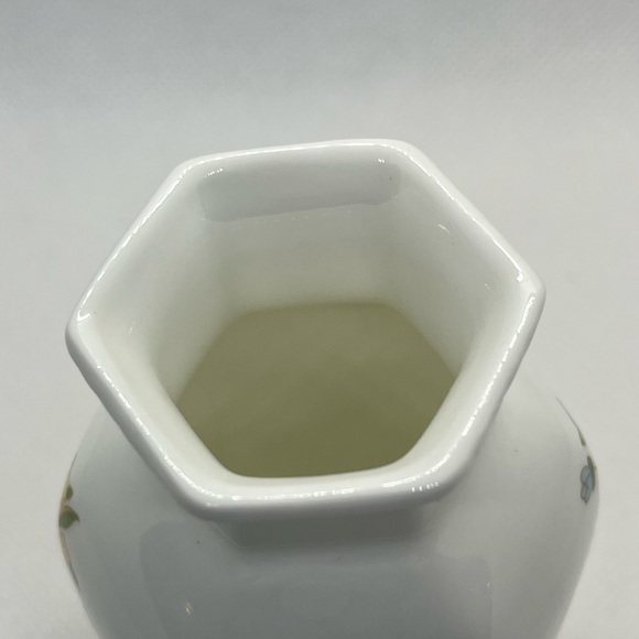 Ainsley Mini Vase Made in England - Picture 6 of 8